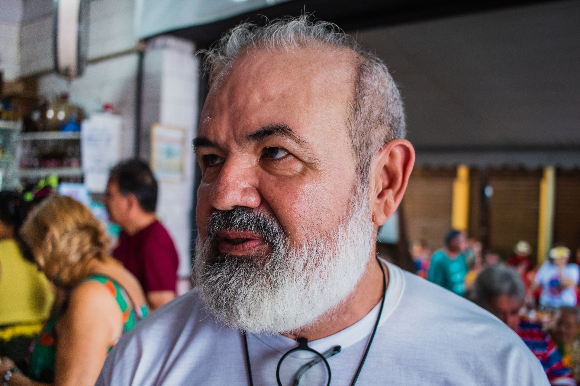 Adriano Veras, filho de Raimundo Oliveira (responsável pelo comércio Raimundo do Queijo). (Foto: Fernanda Barros/ O Povo).