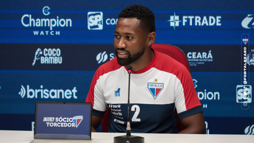 Defensor Tinga, do Fortaleza, durante entrevista coletiva 