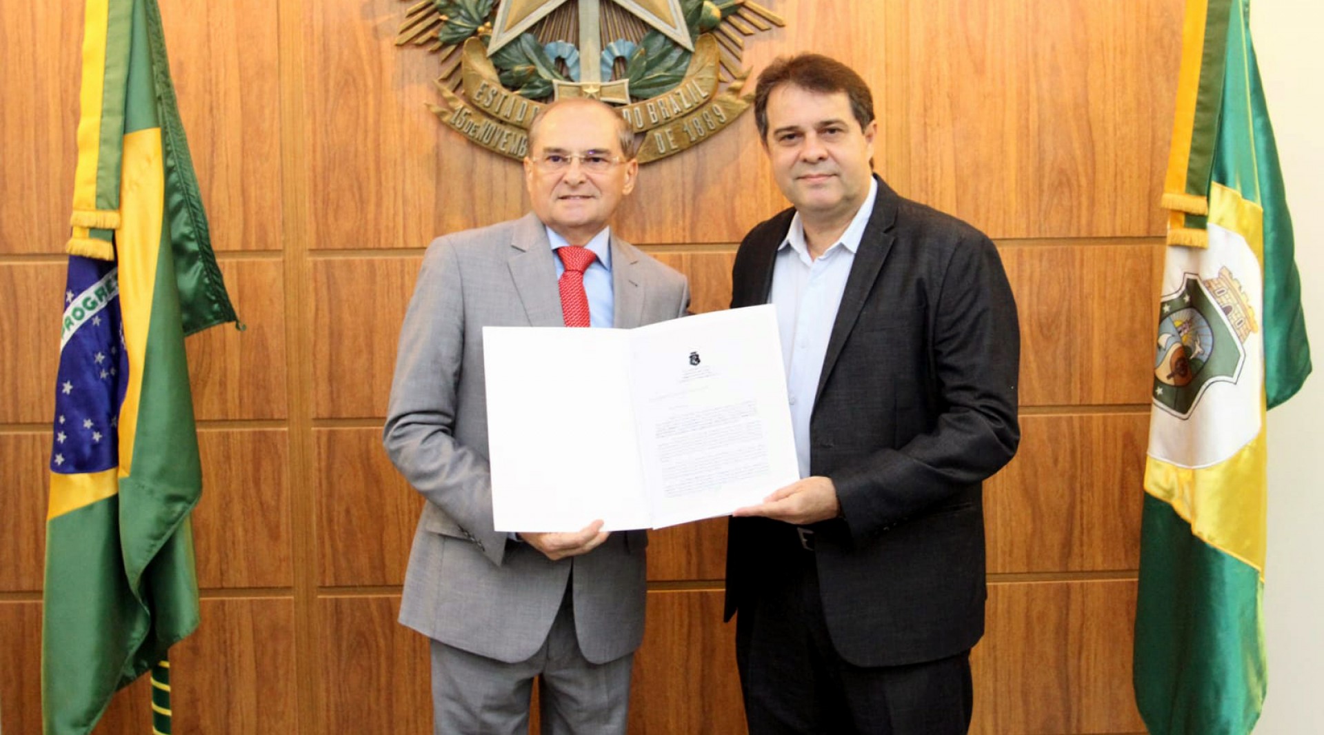 O presidente do Tribunal de Justiça do Ceará (TJCE), desembargador Abelardo Benevides Moraes, e o presidente da Assembleia Legislativa do Estado do Ceará (AL-CE), deputado estadual Evandro Leitão. (Foto: Reprodução / Tribunal de Justiça do Ceará (TJCE))