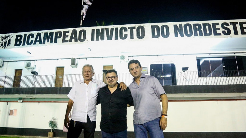 Carlos Moraes (à direita), presidente interino do Ceará, ao lado de Robinson de Castro 