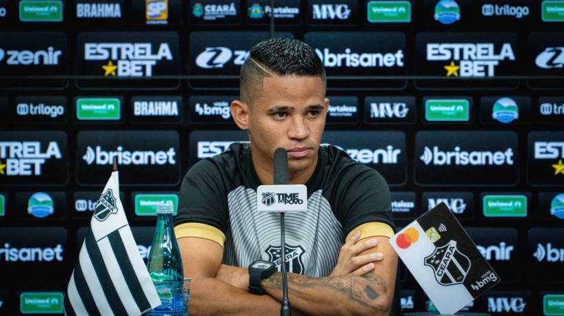 Erick concedeu coletiva antes do jogo do Ceará diante do Sport. 