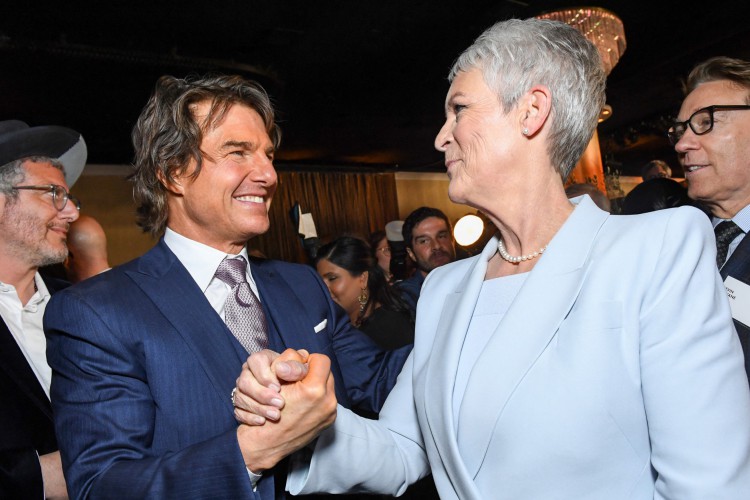 Tom Cruise e Jamie Lee Curtis se encontram no almoço anual da Academia, que reuniu os quase 200 indicados ao Oscar 2023