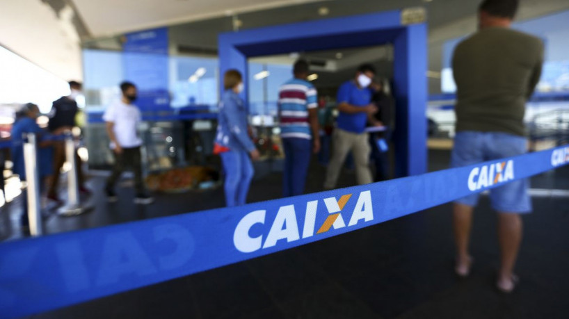 Além do Desenrola Brasil, a Caixa promove sua campanha própria "Tudo Em Dia", que também oferece renegociação de dívidas para os clientes do banco