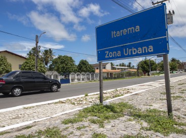 Divisa entre áreas urbana e rural no município de Itarema. 