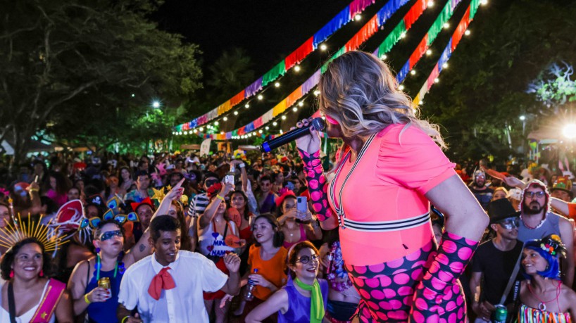 FORTALEZA, CEARA, BRASIL, 17.02.23: Carnaval do Theatro José de Alencar, apresentação do Bloco Manmbembe (Foto: Aurelio Alves)