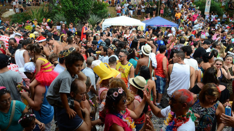 São Paulo - Desfile do Bloco Urubó, que resgata as marchinhas de carnaval, no Largo da Matriz de Nossa Senhora do Ó (Rovena Rosa/Agência Brasil)