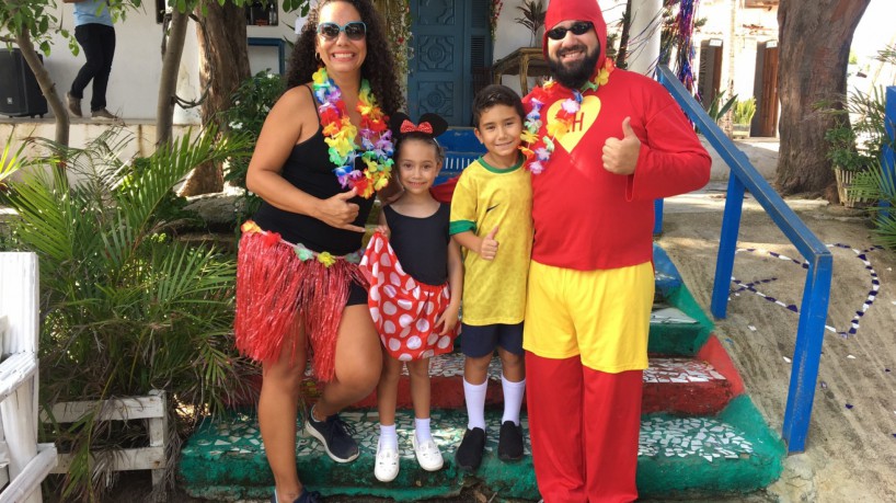 É a primeira vez que Victor e Aline Martins levam seus filhos ao Carnaval de Fortaleza