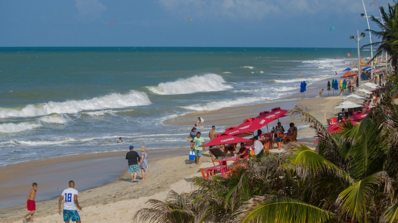 Movimentação do sábado de Carnaval na Praia do Cumbuco