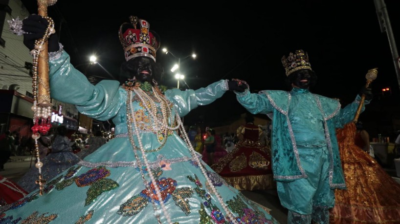 Desfile de Carnaval na avenida Domingos Olimpio, em Fortaleza, no domingo, 19