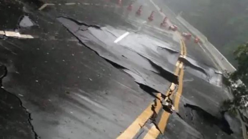 Rodovia Mogi-Bertioga foi interditada após temporal 