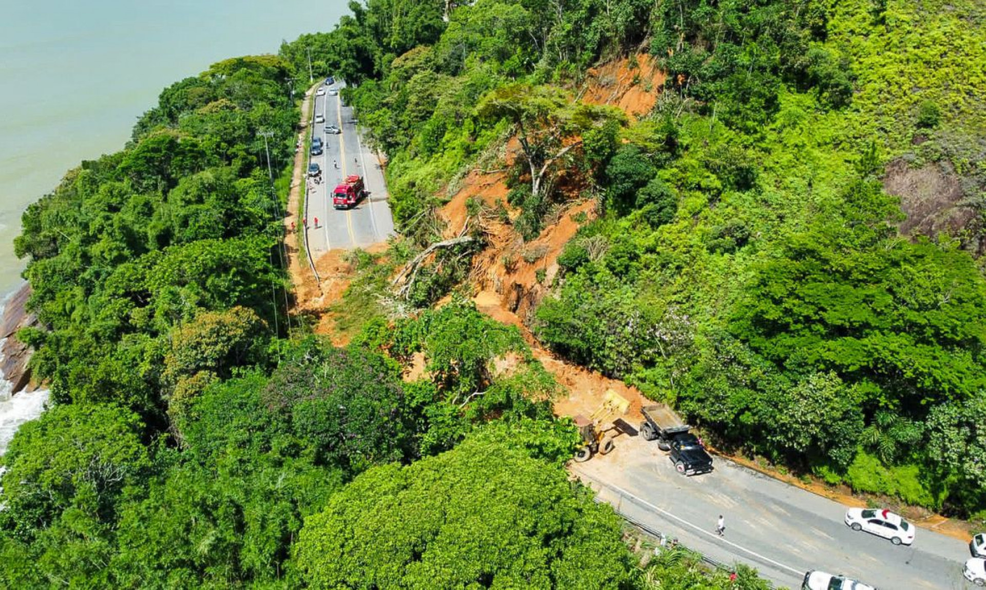 Lula visita áreas atingidas por temporais no litoral norte de SP