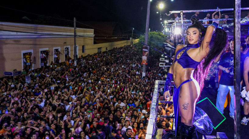 Completando 30 anos de idade e uma carreira repleta de sucessos, Pabllo Vittar participou de grandes eventos no Ceará, como o Carnaval em Aracati de 2023