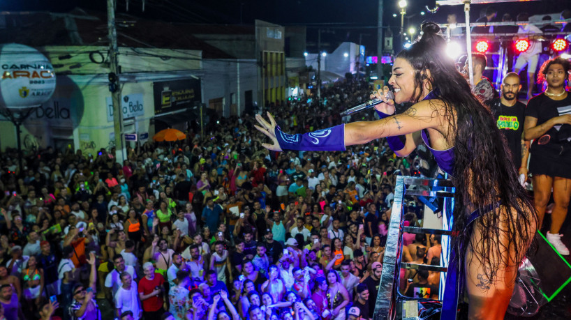 ￼CARNAVAL em Aracati teve trio elétrico puxado pela cantora maranhense Pabllo Vittar