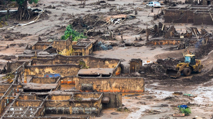  Área afetada pelo rompimento de barragem no distrito de Bento Rodrigues, zona rural de Mariana, em Minas Gerais 