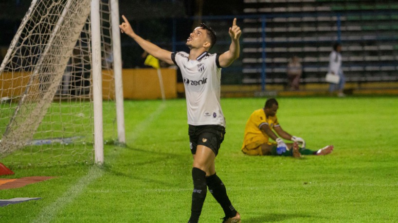 Guilherme Castilho balançou as redes no triunfo alvinegro
