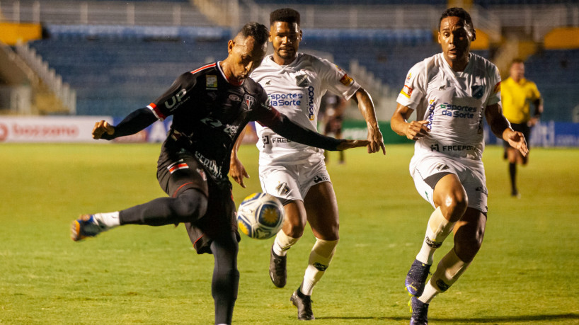 Atacante Ciel em atividade pelo Ferroviário contra o ABC pela quarta rodada da Copa do Nordeste