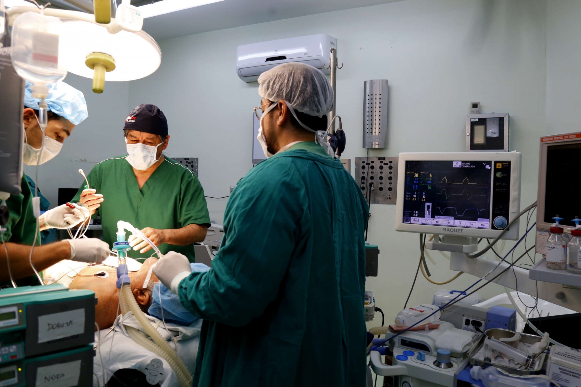 ￼MARCA DE 500 cirurgias foi atingida em procedimento realizado na terça-feira passada (Foto: Divulgação/Secretaria de Saúde do Ceará)