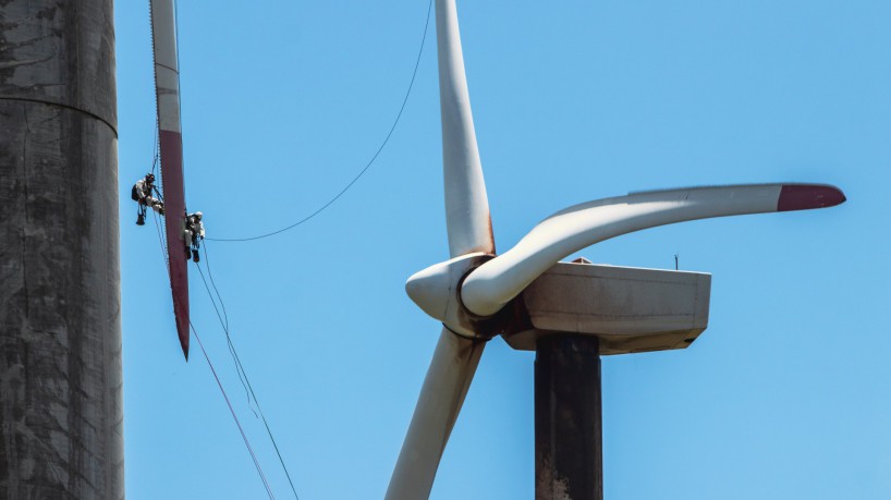 Imagem de turbina eólica feita em Itarema, do fotógrafo FCO Fontenele, ganhou prêmio nacional do Banco do Nordeste em 2023