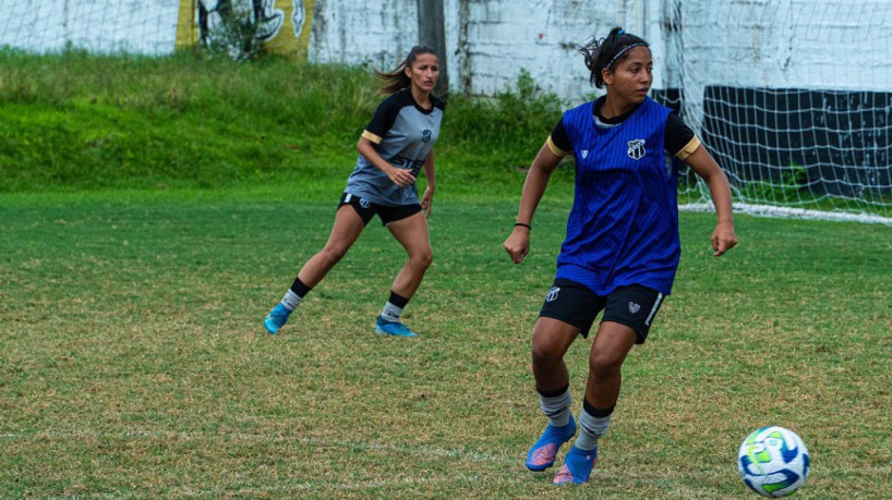 Time feminino do Ceará em treinamento, na sede do clube, em Porangabuçu