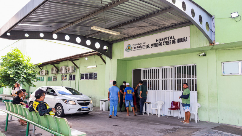 Frotinha do bairro Antonio Bezerra passa por manutenção elétrica neste sábado, 25