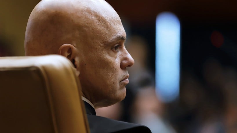 Alexandre de Moraes teria sido hostilizado no aeroporto e o grupo de agressões teria agredido seu filho
