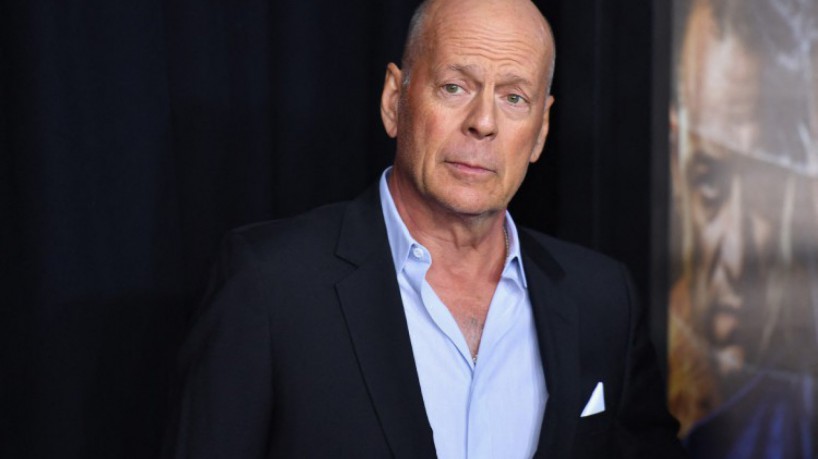 Ator Bruce Willis se aposentou da carreira após diagnóstico de demência frontotemporal (DFT)