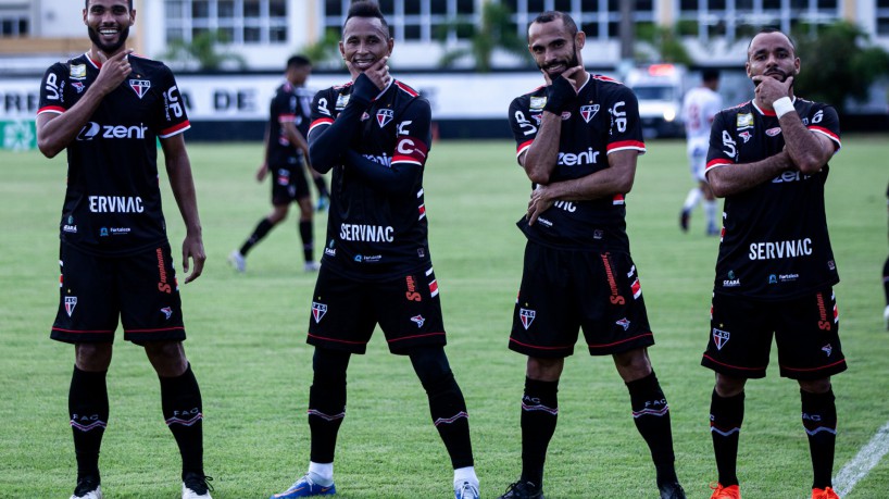 Jogadores do Ferroviário celebram gol marcado diante do Resende-RJ