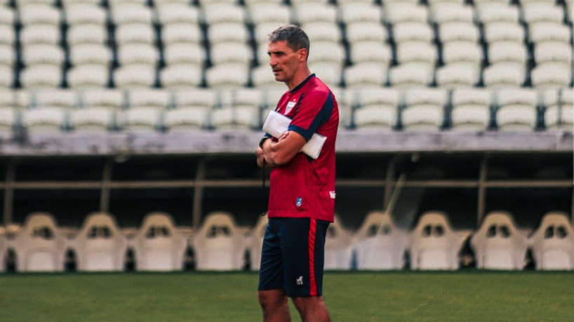 Fortaleza treina na Arena Castelão antes de jogo contra o Maldonado pela Libertadores. Na foto, o técnico Juan Pablo Vojvoda. 