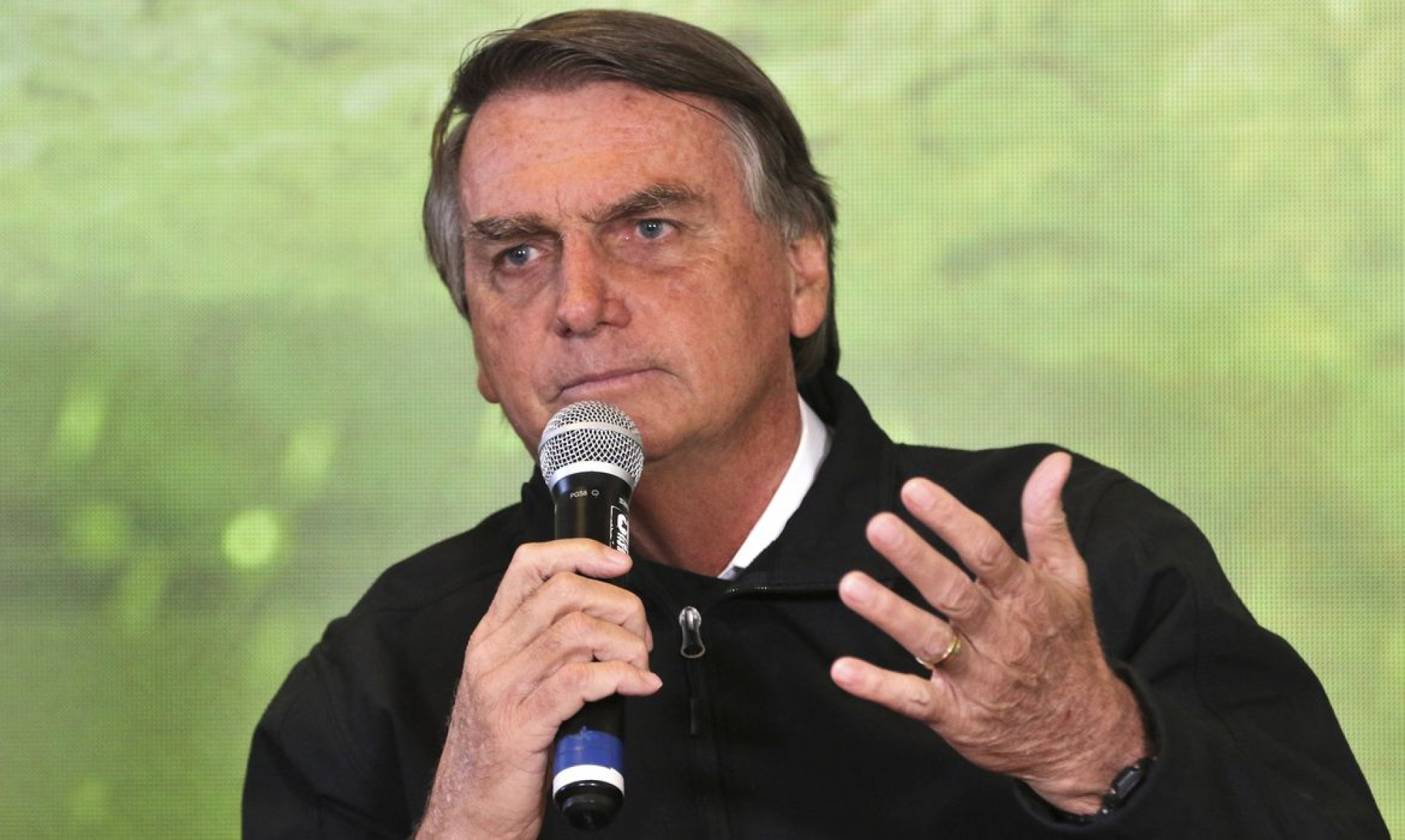 Bolsonaro recebeu pessoalmente segundo pacote de joias enviado pelo governo  saudita, diz jornal