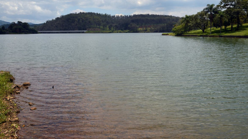 Mairiporã (SP) - A barragem Sete Quedas, também chamada Cascatinha, faz parte do Sistema Cantareira de abastecimento de água para a capital (Rovena Rosa/Agência Brasil)