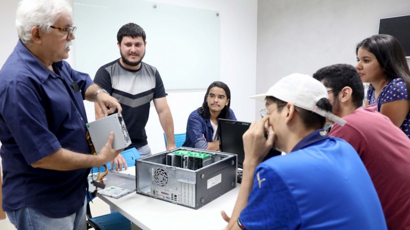 Para concorrer às bolsas é necessário ter participado de curso do programa