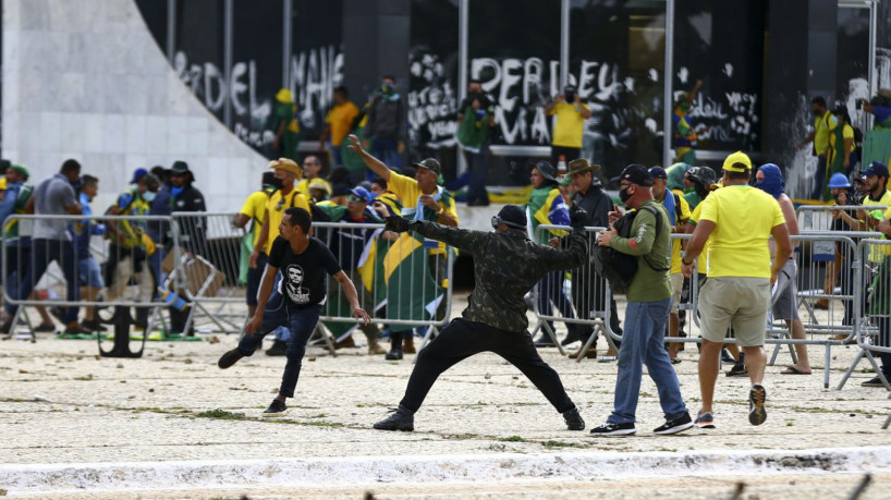 ￼Vândalos em ação no 8 de janeiro