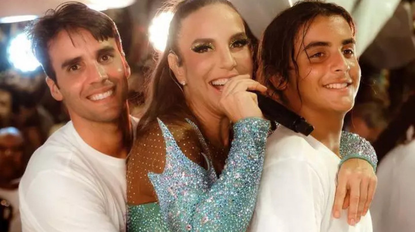 Com 13 anos de idade, Marcelo, filho de Ivete Sangalo e Daniel Cady, cortou os cabelos para doar ao GACC, instituto de assistência as crianças e adolescentes com câncer