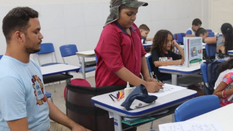 O uso do barril do Chaves em sala de aula foi uma estratégia para que Raphael permanecesse em sala de aula