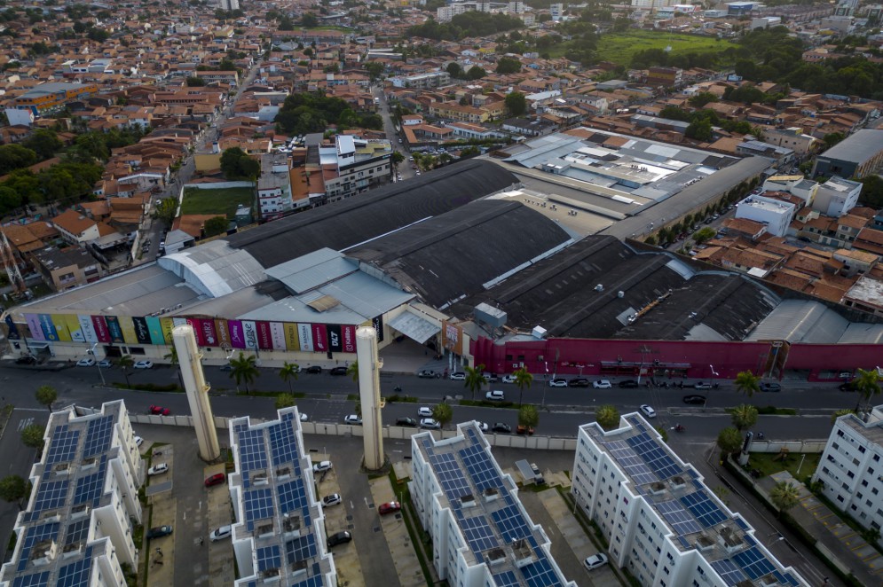 Além de lojas de atacado de moda, o empreendimento da família Holanda possui restaurantes, Correios, lojas de serviços e hotel(Foto: FCO FONTENELE)