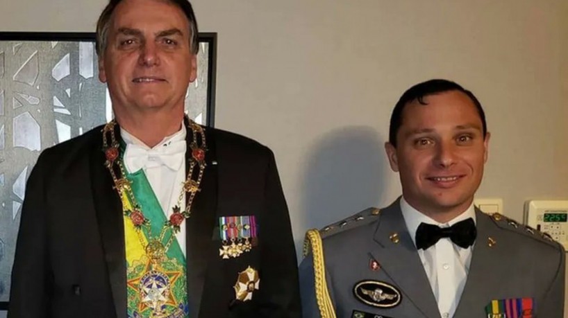 Bolsonaro e Mauro Cid, ex-ajudante de ordens