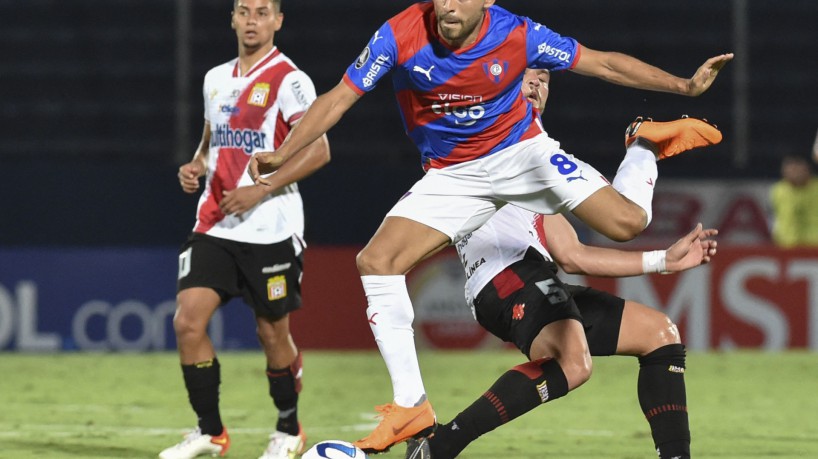 Cerro Porteño em jogo contra o Curicó Unido pela Libertadores