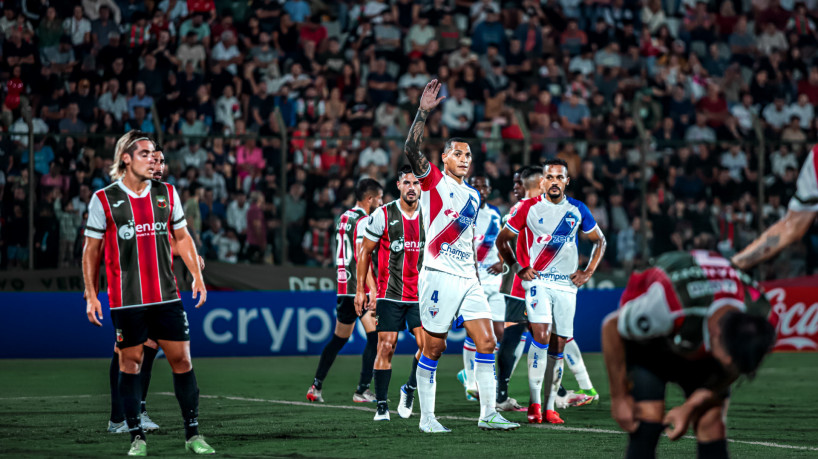 Zagueiro Titi no jogo Deportivo Maldonado x Fortaleza, no estádio Domingo Burgeño, pela Copa Libertadores 2023