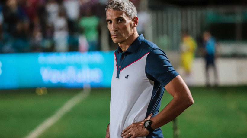 Técnico Juan Pablo Vojvoda no jogo Fortaleza x Náutico, no PV, pela Copa do Nordeste 2023