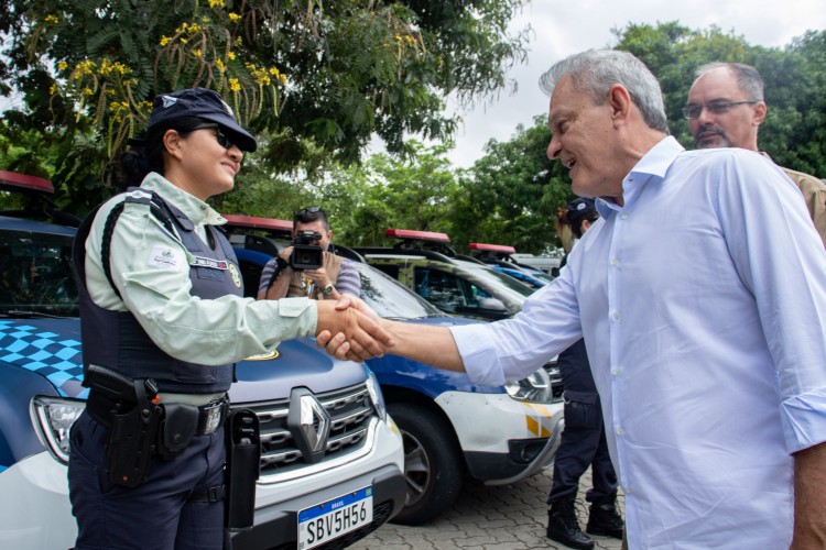 O prefeito de Fortaleza, José Sarto, na entrega novas viaturas para o Grupamento Maria da Penha (GEMP), da Guarda Municipal de Fortaleza. 