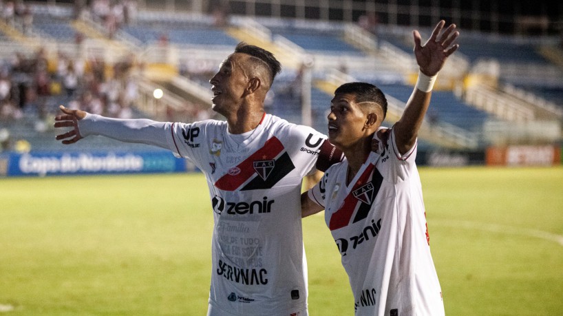 Ciel e Erick Pulga jogaram juntos pelo Ferroviário no início de 2023. 
