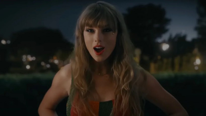 A música Anti-Hero, da cantora Taylor Swift, pode ajudar no alívio da ansiedade de cães em viagens no carro