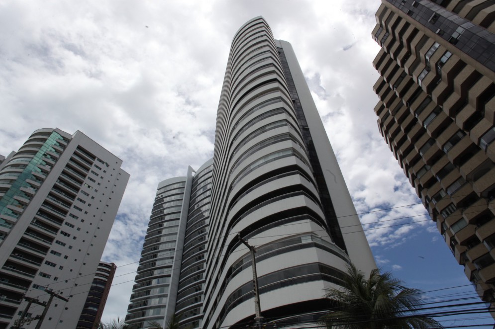 FORTALEZA, CE, BRASIL,10.03.2023: Super prédios em Fortaleza. Beira-mar.(Foto: FÁBIO LIMA)