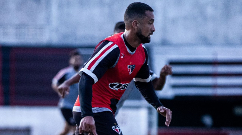 Volante Felipe Guedes, do Ferroviário, em treino do clube no Elzir Cabral. 