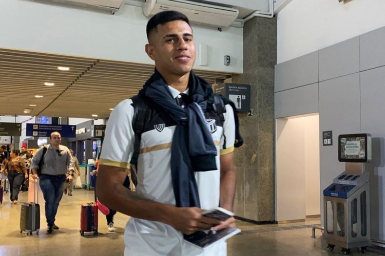 David Ricardo em embarque do Ceará a caminho de jogo diante do Ituano, pela Copa do Brasil. 