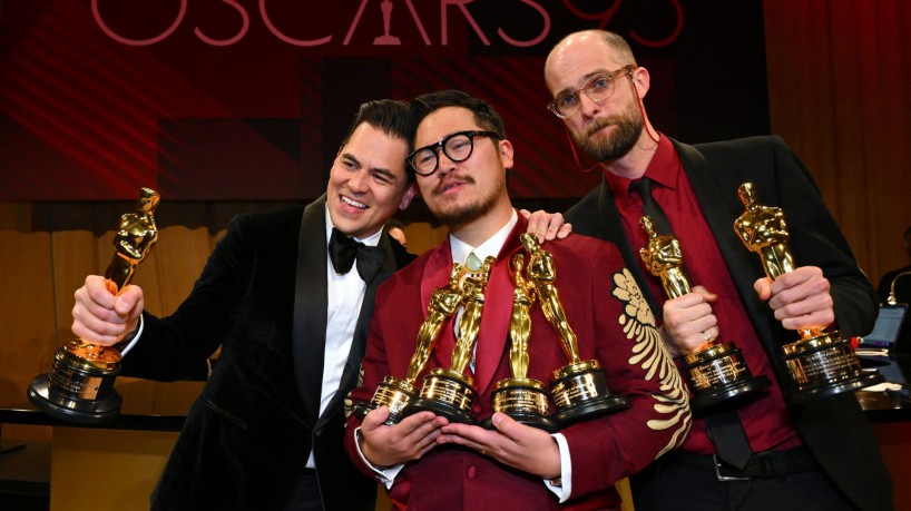 O produtor norte-americano Jonathan Wang (esquerda), vencedor do Oscar de Melhor Filme por 