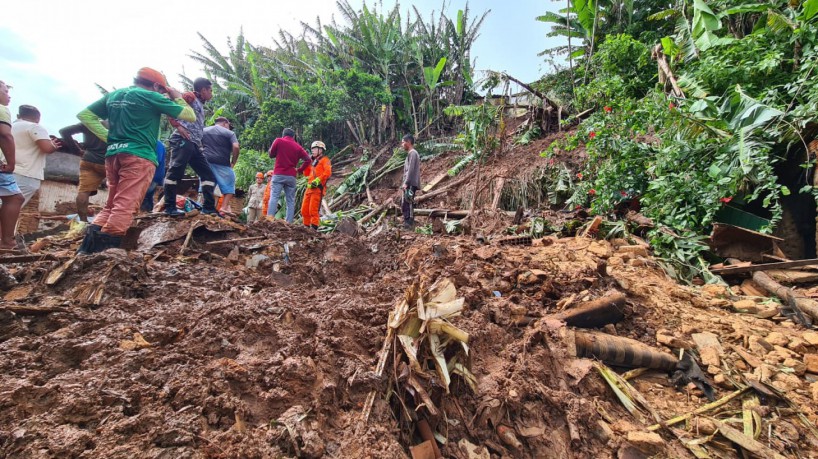 Deslizamento de encosta no município de Aratuba, a 126 km de Fortaleza. 