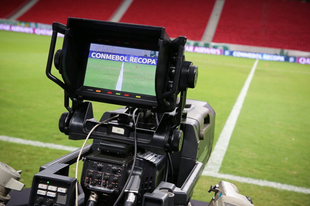 As transmissões de jogos de futebol se ampliaram e deixaram de ser oferecidas somente pelos canais tradicionais (Foto: Staff Images/ CONMEBOL)