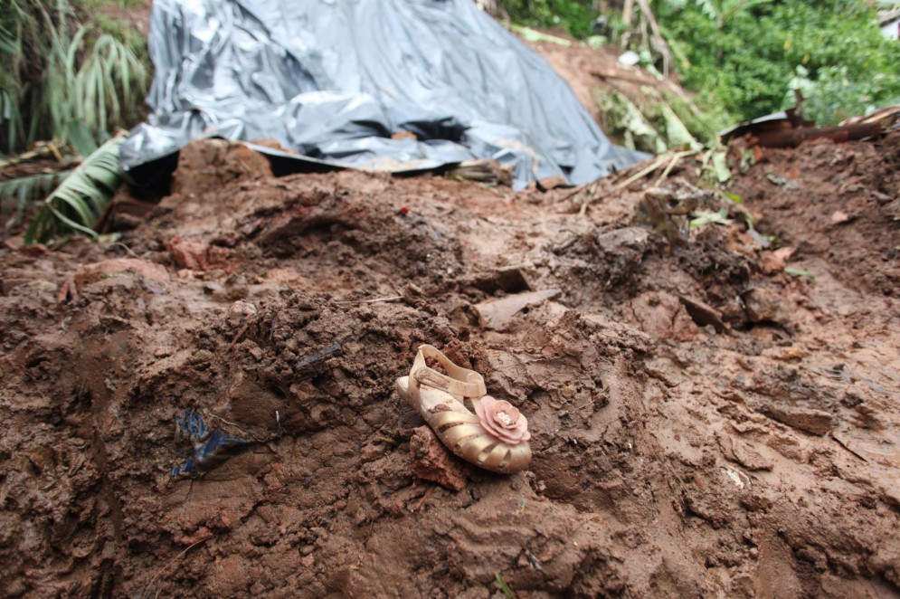 LOCAL do deslizamento em Aratuba que causou a morte de uma mulher e duas crianças 