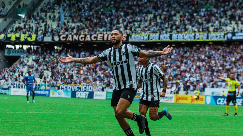 Atacante Vitor Gabriel comemorando gol do Ceará na semifinal do Campeonato Cearense 